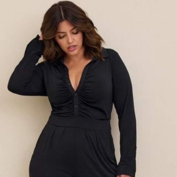 New with tags TORRID Sexy, elegant,  slimming jumpsuit size 1. I - Picture 2 of 6